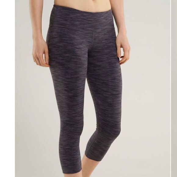 Lululemon Wunder Under Crop - Picture 1 of 7
